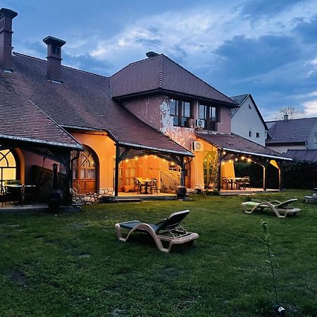 Greenpark Garden Villa Family Apartments Near Tokaj เซเรนช์ ภายนอก รูปภาพ