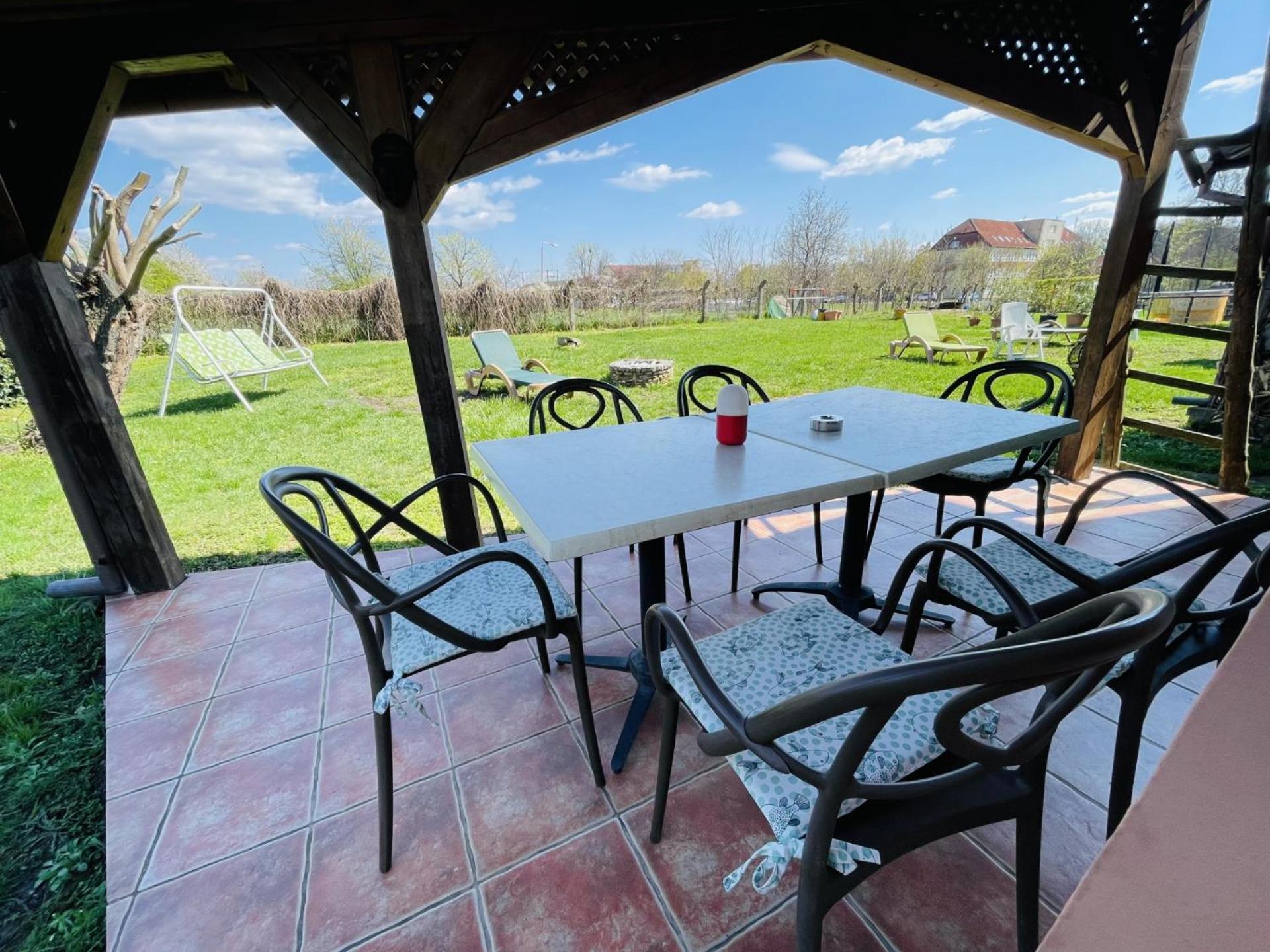Greenpark Garden Villa Family Apartments Near Tokaj เซเรนช์ ภายนอก รูปภาพ