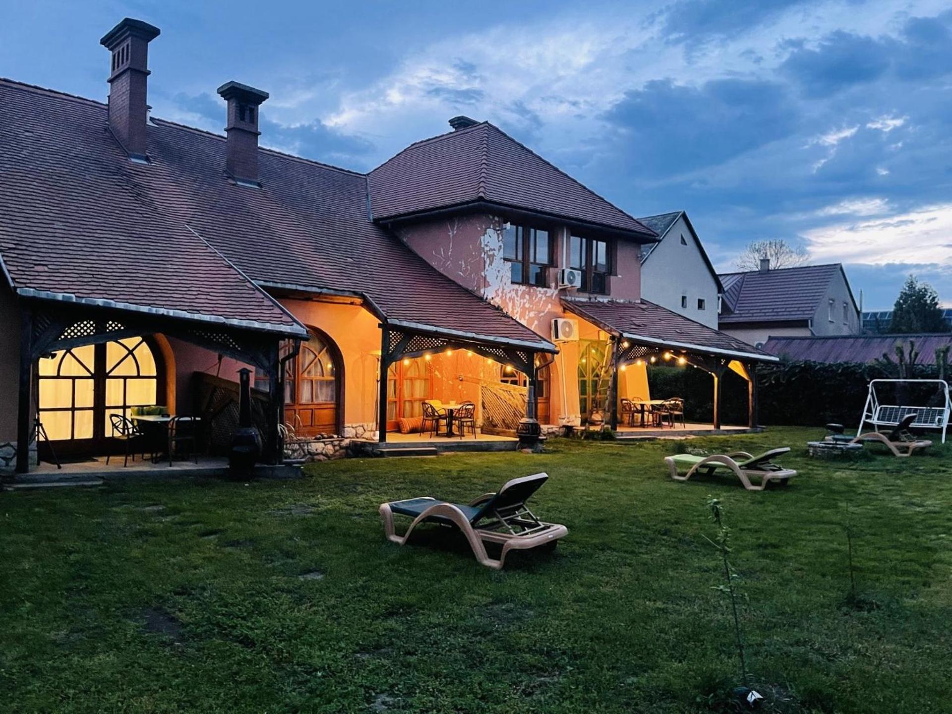 Greenpark Garden Villa Family Apartments Near Tokaj เซเรนช์ ภายนอก รูปภาพ