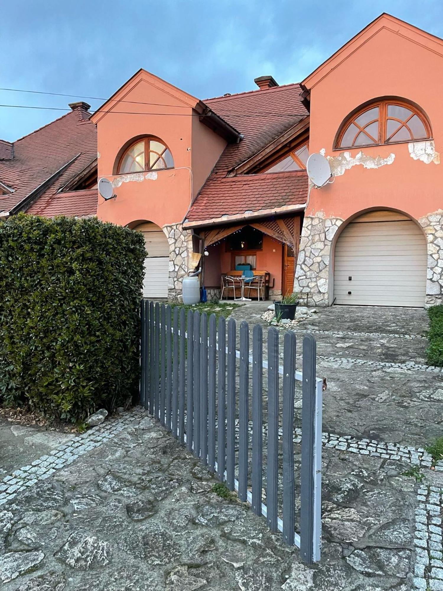 Greenpark Garden Villa Family Apartments Near Tokaj เซเรนช์ ภายนอก รูปภาพ